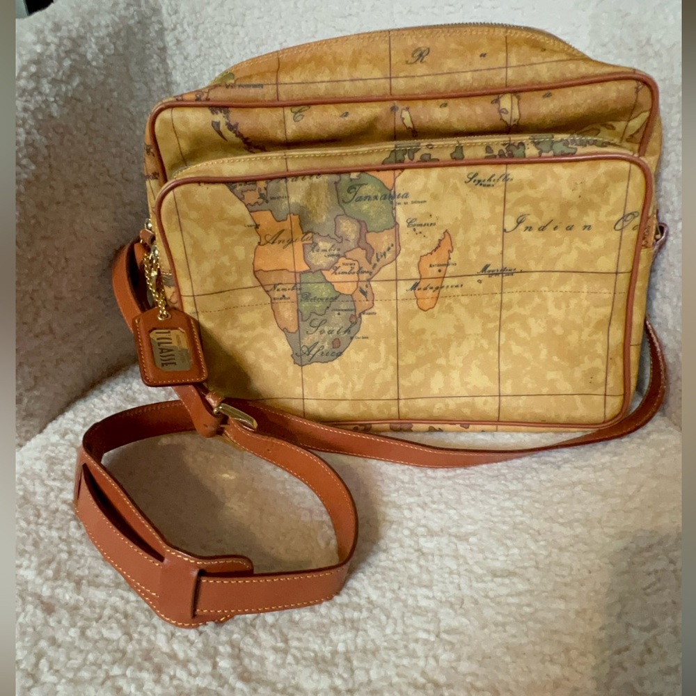 *NWT* Alviero Martini 1 CLASSE Geo Messenger Bag